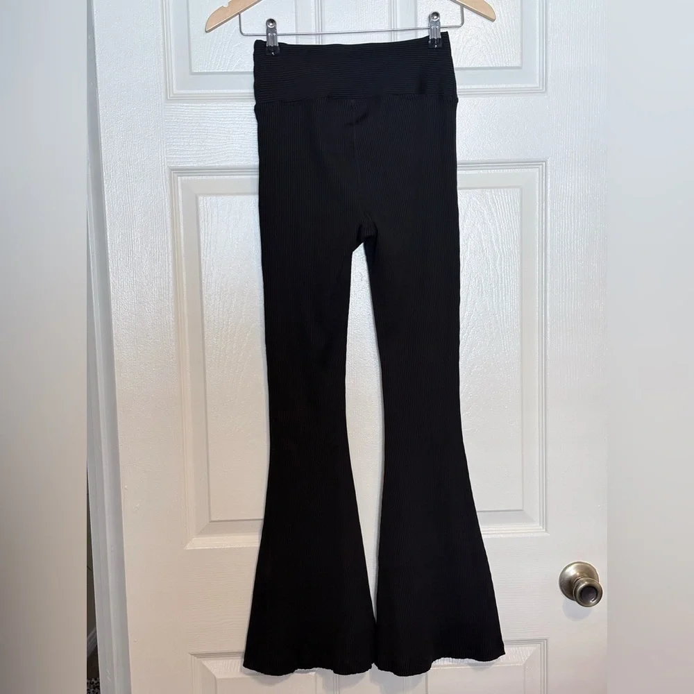 NWOT Year of Ours Black Ribbed Flared Leggings Small
